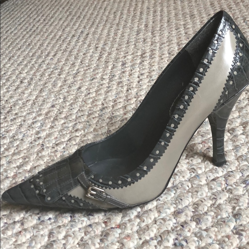 Nine West sophisticated two toned pump